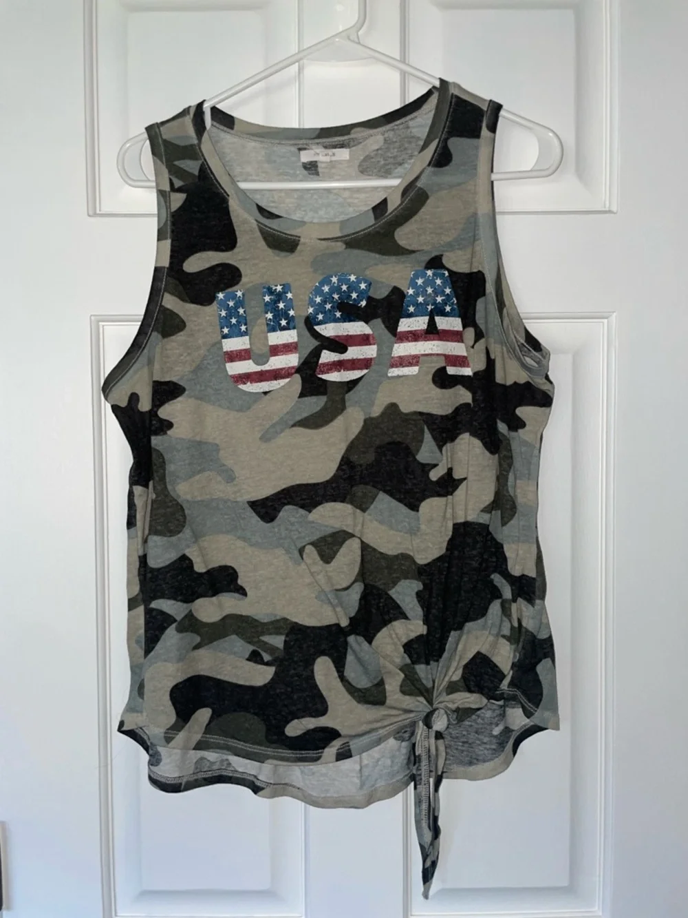 Maurices Gray and Charcoal Printed USA Top - Picture 1 of 5